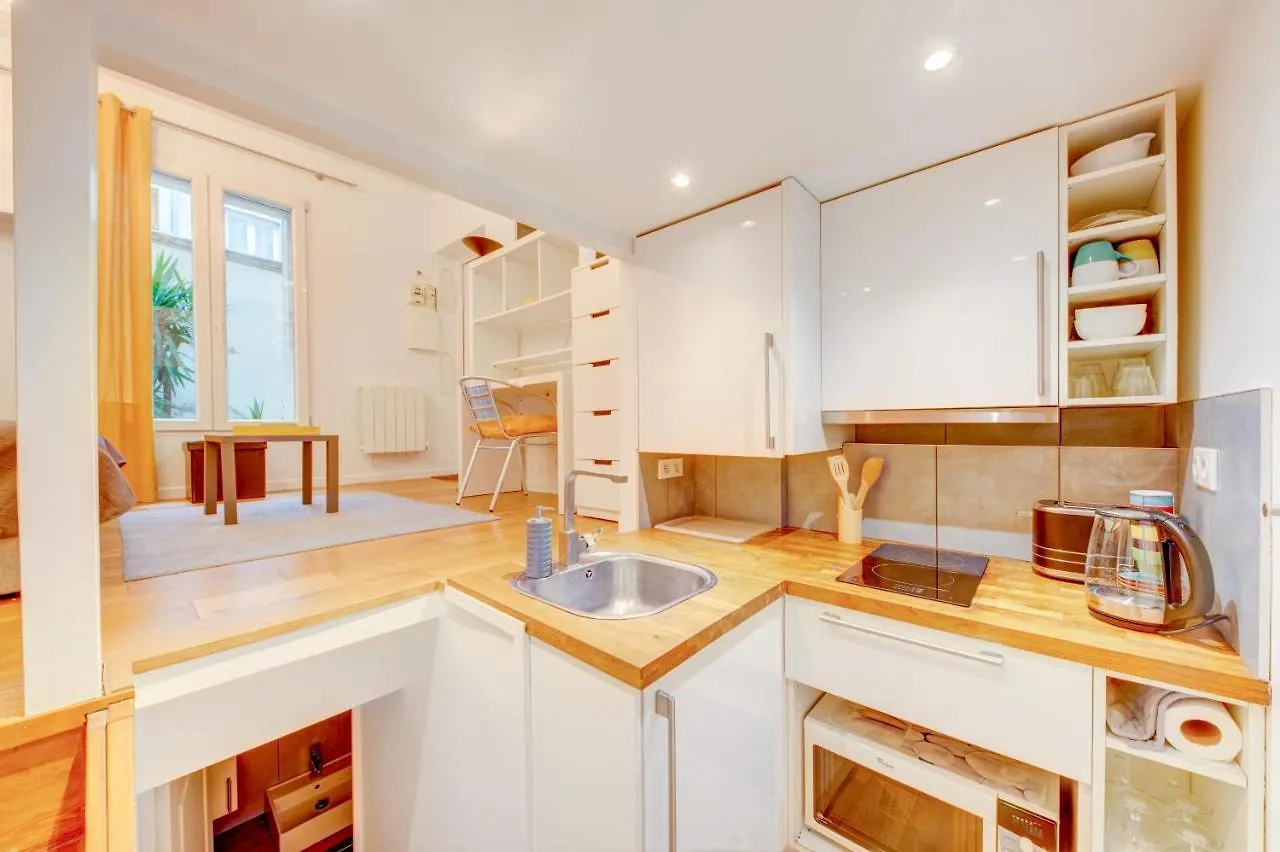 Studio Atypique Proche Canal Saint-Martin Apartment Paris 0*,  France